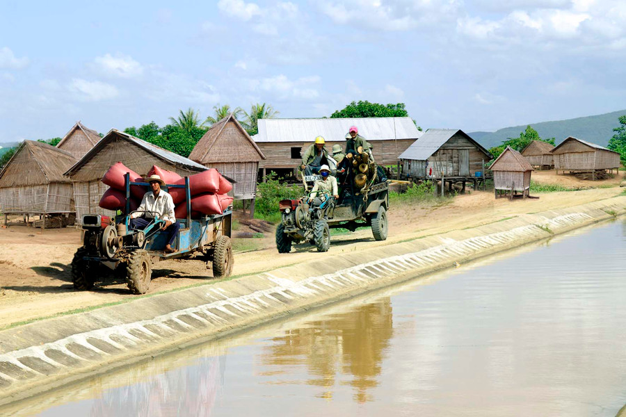 Xây dựng làng nông thôn mới góp phần mang lại cuộc sống ấm no cho người dân. Ảnh: Đ.T Xây dựng làng nông thôn mới góp phần mang lại cuộc sống ấm no cho người dân. Ảnh: Đ.T