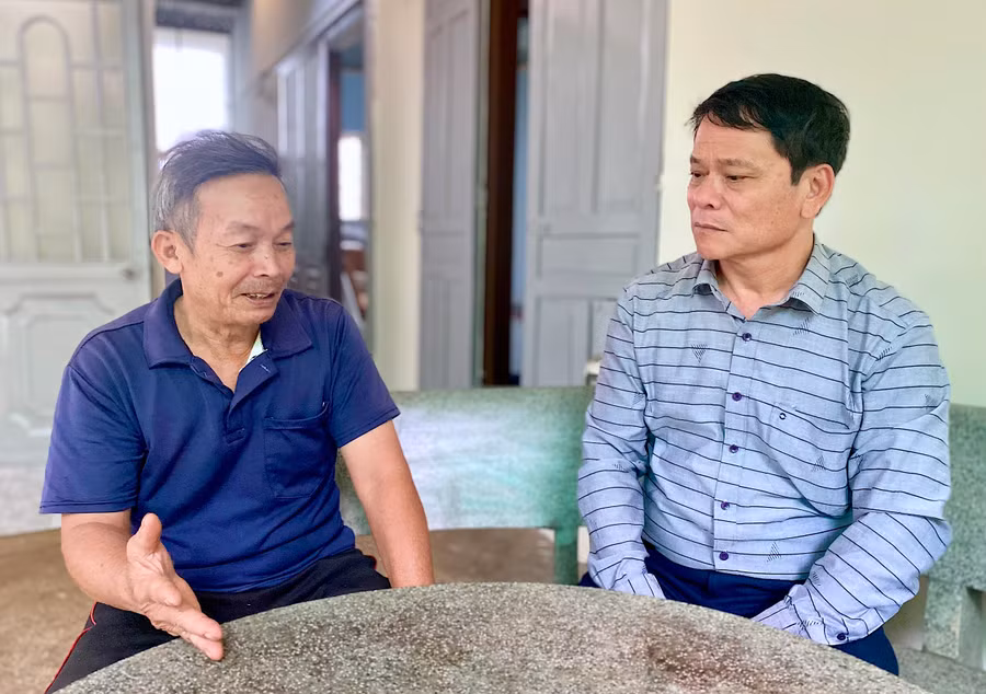 Cựu chiến binh Lưu Ngọc Đang (tổ 2, phường Hoa Lư, TP. Pleiku) hồi tưởng về trận quyết chiến của đơn vị mình với Sư đoàn 22 của ngụy vào những ngày cuối tháng 4-1975. Ảnh: Mộc Trà