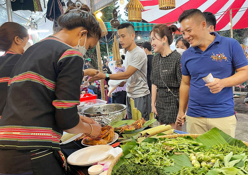 Ẩm thực Tây Nguyên luôn có sức hút lớn đối với du khách. Ảnh: Hoàng Ngọc Ẩm thực Tây Nguyên luôn có sức hút lớn đối với du khách. Ảnh: Hoàng Ngọc