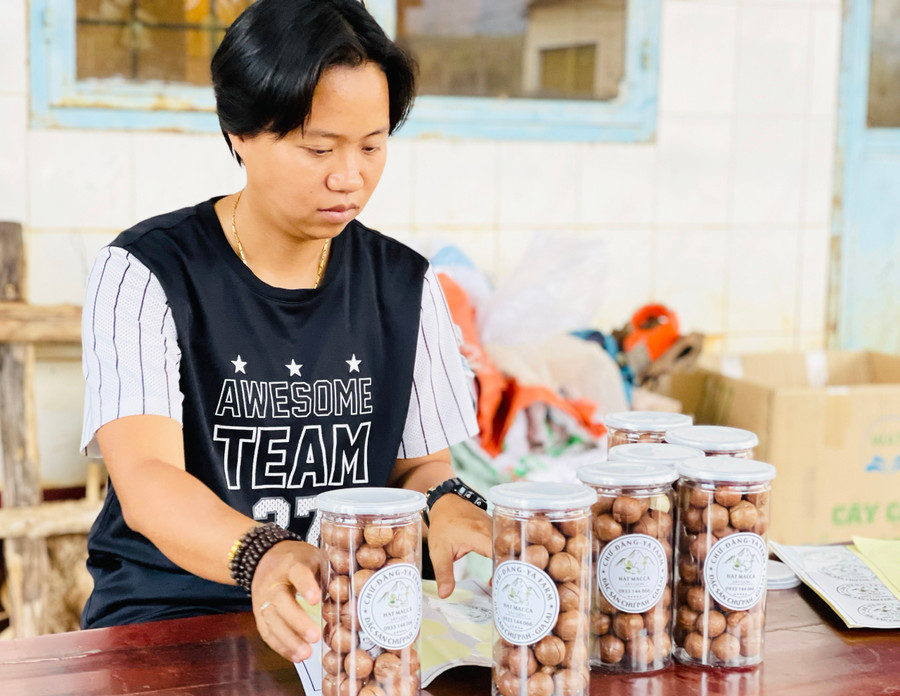 Các sản phẩm từ nông trại của chị Đặng Thị Thu Hồng đang được chính quyền và ngành chức năng địa phương hướng dẫn bảo hộ nhãn hiệu. Ảnh: Mai Ka