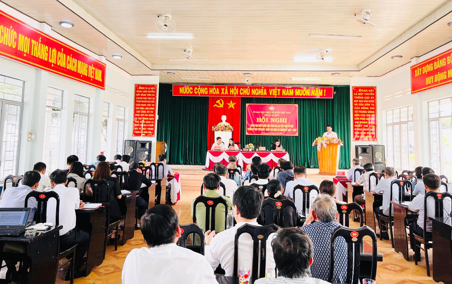 Quang cảnh tiếp xúc cử tri tại phường An Tân, thị xã An Khê. Ảnh: Trần Dung Quang cảnh tiếp xúc cử tri tại phường An Tân, thị xã An Khê. Ảnh: Trần Dung