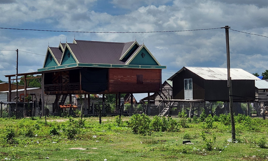 Nhiều căn nhà mới được xây dựng khang trang trên khu tái định cư buôn Du, xã Chư Rcăm, huyện Kông Pa. Ảnh: Phạm Ngọc