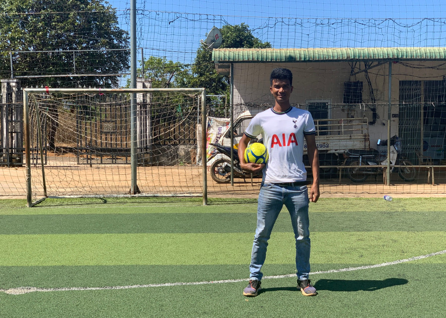 Với việc xây dựng sân bóng cỏ nhân tạo, anh Puih Ngon (làng Jut 2, xã Ia Dêr, huyện Ia Grai) đã góp phần thúc đẩy phong trào thể thao của địa phương phát triển. Ảnh: R.H Với việc xây dựng sân bóng cỏ nhân tạo, anh Puih Ngon (làng Jut 2, xã Ia Dêr, huyện Ia Grai) đã góp phần thúc đẩy phong trào thể thao của địa phương phát triển. Ảnh: R.H