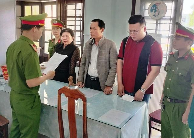 Cơ quan CSĐT Công an tỉnh Quảng Nam đọc quyết định khởi tố thêm 3 bị can Cơ quan CSĐT Công an tỉnh Quảng Nam đọc quyết định khởi tố thêm 3 bị can