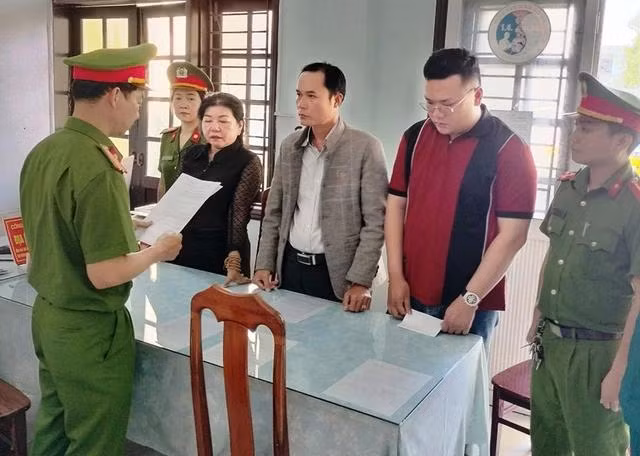 Cơ quan CSĐT Công an tỉnh Quảng Nam đọc quyết định khởi tố thêm 3 bị can