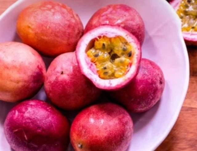 Nhờ vitamin C, chanh dây chống lại gốc tự do, bảo vệ cơ thể khỏi stress oxy hóa và viêm nhiễm Nhờ vitamin C, chanh dây chống lại gốc tự do, bảo vệ cơ thể khỏi stress oxy hóa và viêm nhiễm