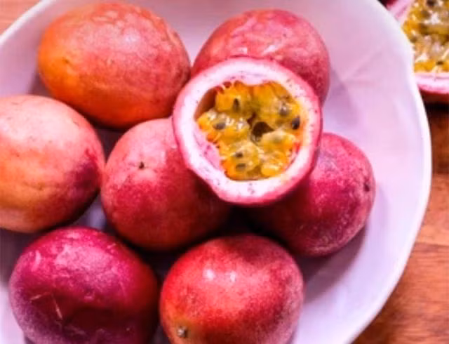 Nhờ vitamin C, chanh dây chống lại gốc tự do, bảo vệ cơ thể khỏi stress oxy hóa và viêm nhiễm