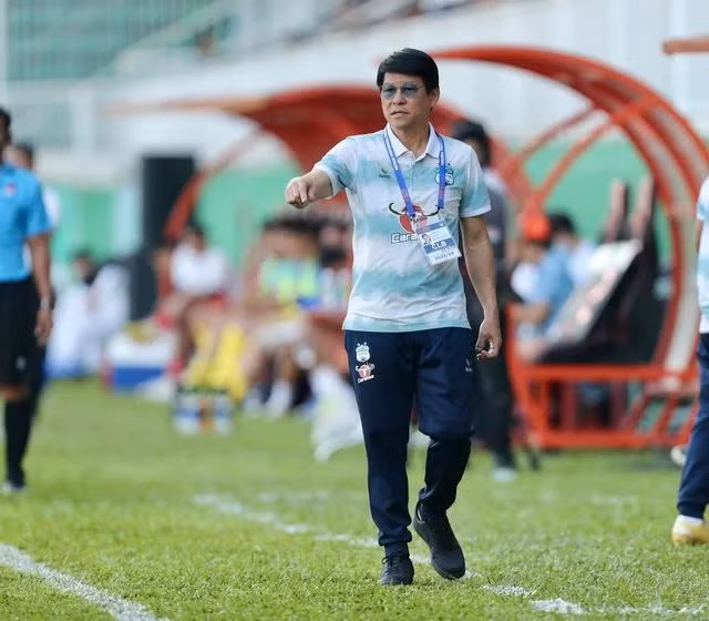 HLV Vũ Tiến Thành thêm "đau đầu" khi mất đi tiền vệ quan trọng Tuấn Anh