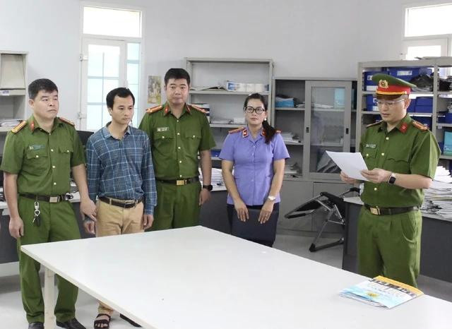 Công an tỉnh Sơn La tống đạt quyết định khởi tố đối với ông Đào Hữu Bính