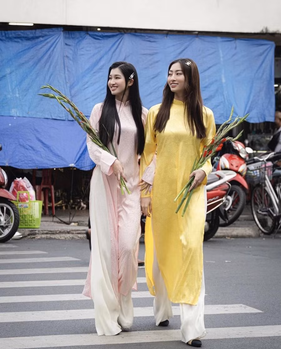 Hình ảnh thân thiết trước đó của Lương Thùy Linh và Phương Nhi