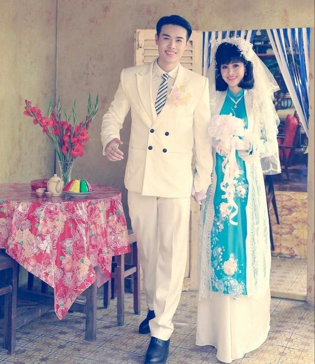 Ngọc cảm thấy vui và hào hứng khi thực hiện bộ ảnh cưới theo phong cách bao cấp Ngọc cảm thấy vui và hào hứng khi thực hiện bộ ảnh cưới theo phong cách bao cấp