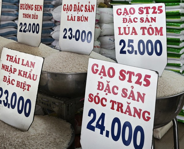 Gạo ST25 được bán dưới dạng xá có giá thấp hơn nhiều so với sản phẩm đóng túi mang thương hiệu doanh nghiệp