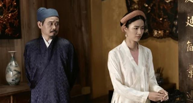 Ra rạp cùng đợt, Hồng Hà nữ sĩ không có được hiệu ứng như Đào, phở và piano