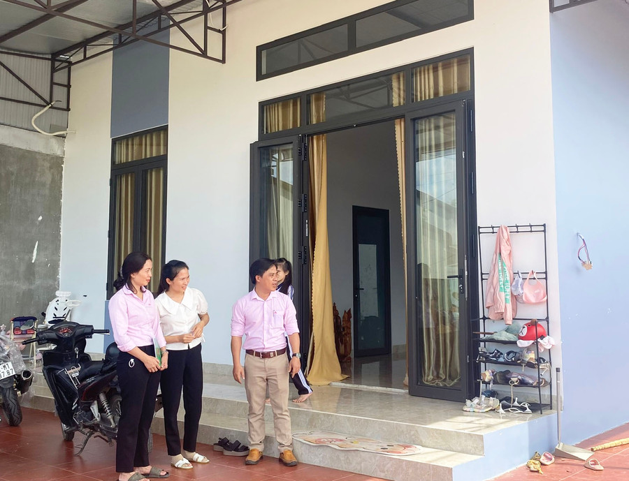 Nguồn vốn tín dụng hỗ trợ cho vay khách hàng cá nhân thông qua Ngân hàng Chính sách Xã hội đã giải ngân kịp thời, giúp các gia đình xây dựng, sửa chữa, cải tạo nhà ở. Ảnh: S.C