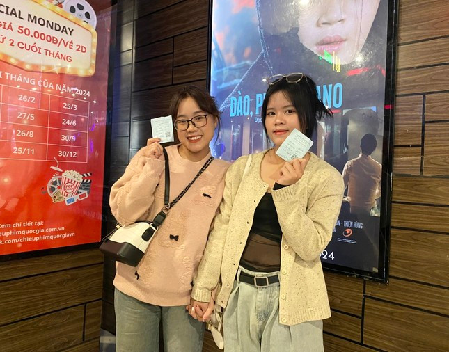 Bùi Thị Thu Huế (áo hồng) và em gái. Ảnh: Diệu Nhi Bùi Thị Thu Huế (áo hồng) và em gái. Ảnh: Diệu Nhi