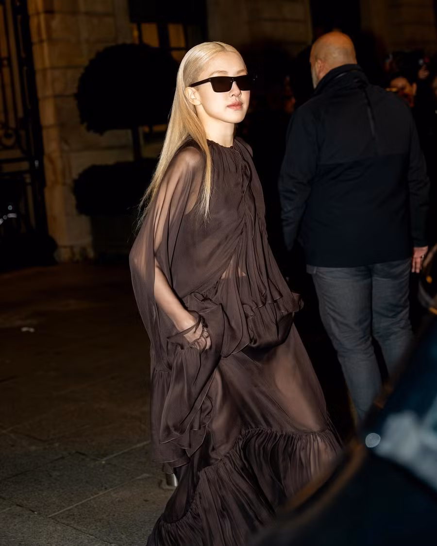 Nhiều khoảnh khắc đẹp của Rosé được người hâm mộ lan truyền với tốc độ chóng mặt trên Twitter. Mỗi bài đăng đều thu hút hàng chục đến hàng trăm nghìn lượt xem. Nhiều khoảnh khắc đẹp của Rosé được người hâm mộ lan truyền với tốc độ chóng mặt trên Twitter. Mỗi bài đăng đều thu hút hàng chục đến hàng trăm nghìn lượt xem.