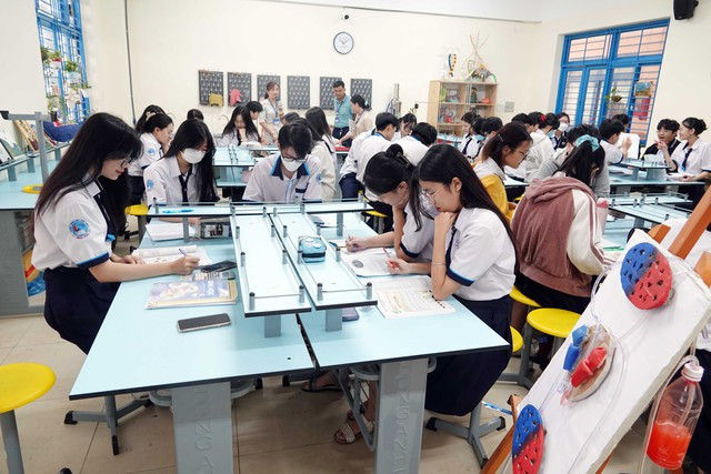 Thực hiện Chương trình GDPT 2018 ở bậc THPT có mặt hạn chế rất rõ là dư, thiếu giáo viên cục bộ Thực hiện Chương trình GDPT 2018 ở bậc THPT có mặt hạn chế rất rõ là dư, thiếu giáo viên cục bộ