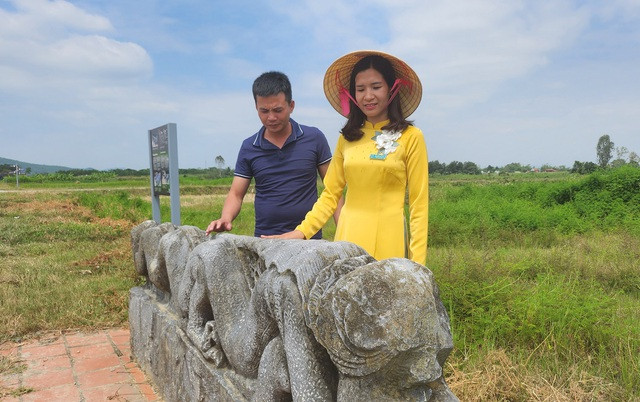 Đây được xem là đôi rồng đá lớn nhất được tìm thấy cho tới nay. Việc rồng đá bị mất đầu đến nay vẫn có nhiều câu chuyền kỳ bí chưa có lời giải đáp