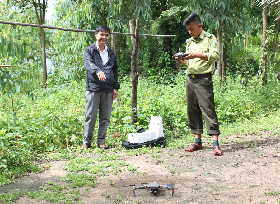 Ứng dụng công nghệ Flycam trong quản lý, bảo vệ rừng. Ảnh: N.D Ứng dụng công nghệ Flycam trong quản lý, bảo vệ rừng. Ảnh: N.D