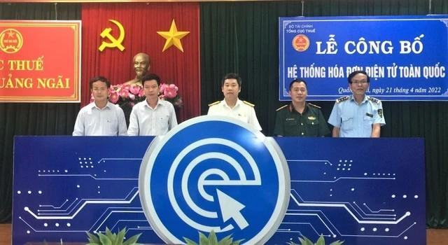 Lãnh đạo Cục Thuế tỉnh Quảng Ngãi trong lần tham gia lễ công bố triển khai hệ thống hóa đơn điện tử (ảnh mang tính minh họa) Lãnh đạo Cục Thuế tỉnh Quảng Ngãi trong lần tham gia lễ công bố triển khai hệ thống hóa đơn điện tử (ảnh mang tính minh họa)