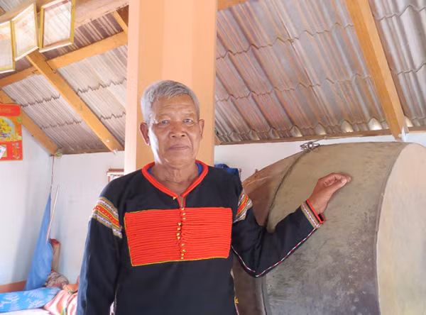 Già làng Y Vẽ. Già làng Y Vẽ.