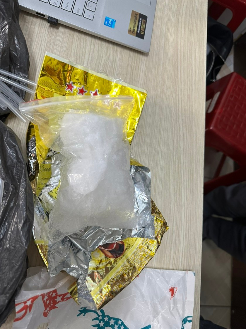 Tang vật gần 1kg ma tuý tại hiện trường. Ảnh: CALĐ. Tang vật gần 1kg ma tuý tại hiện trường. Ảnh: CALĐ.