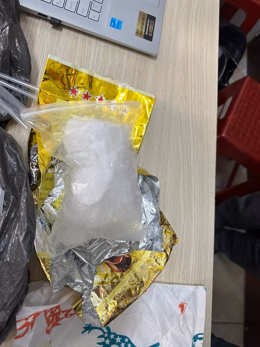 Tang vật gần 1kg ma tuý tại hiện trường. Ảnh: CALĐ. Tang vật gần 1kg ma tuý tại hiện trường. Ảnh: CALĐ.