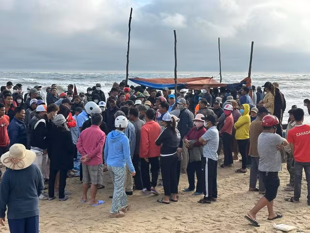 Thi thể nạn nhân đã được tìm kiếm sau những nỗ lực hỗ trợ giúp đỡ của người dân xã Hải Dương. Ảnh: Trương Đức Thông. Thi thể nạn nhân đã được tìm kiếm sau những nỗ lực hỗ trợ giúp đỡ của người dân xã Hải Dương. Ảnh: Trương Đức Thông.