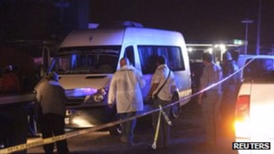 Nhiên viên y tế có mặt tại hiện trường một vụ tai nạn ở Mexico. (Nguồn: Reuters)