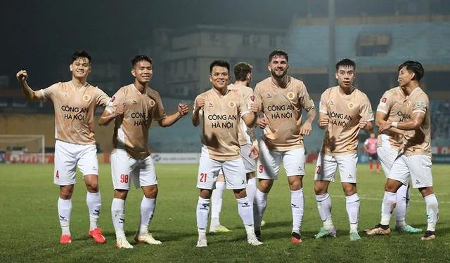 CLB Công an Hà Nội đang chơi ấn tượng dưới thời HLV Kiatisak CLB Công an Hà Nội đang chơi ấn tượng dưới thời HLV Kiatisak