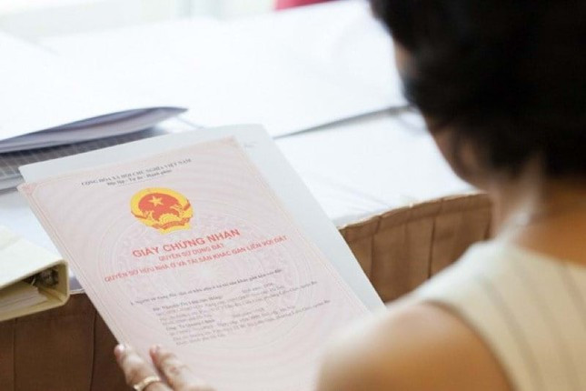 Luật Đất đai số 31/2024/QH15 quy định điều kiện thực hiện các quyền chuyển đổi, chuyển nhượng, cho thuê, cho thuê lại, thừa kế, tặng cho quyền sử dụng đất hay còn gọi là “sổ đỏ”. Ảnh minh họa. Luật Đất đai số 31/2024/QH15 quy định điều kiện thực hiện các quyền chuyển đổi, chuyển nhượng, cho thuê, cho thuê lại, thừa kế, tặng cho quyền sử dụng đất hay còn gọi là “sổ đỏ”. Ảnh minh họa.