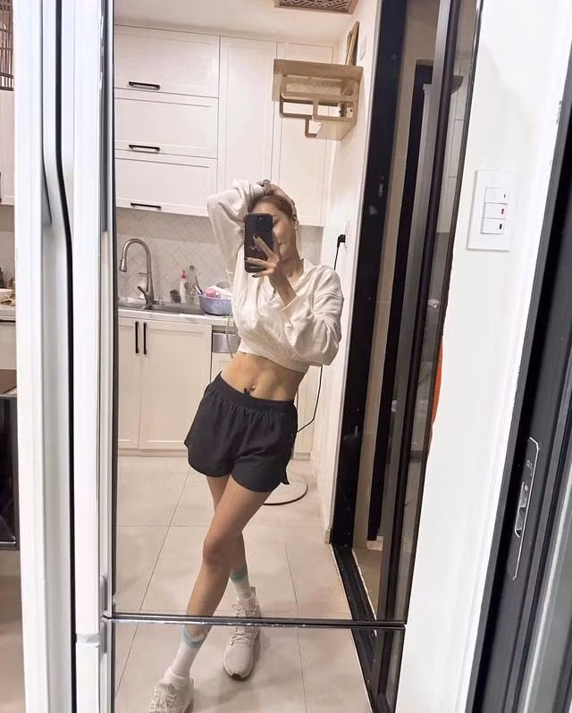 Nữ diễn viên khoe vóc dáng thon gọn sau tết nhờ chăm chỉ tập thể dục