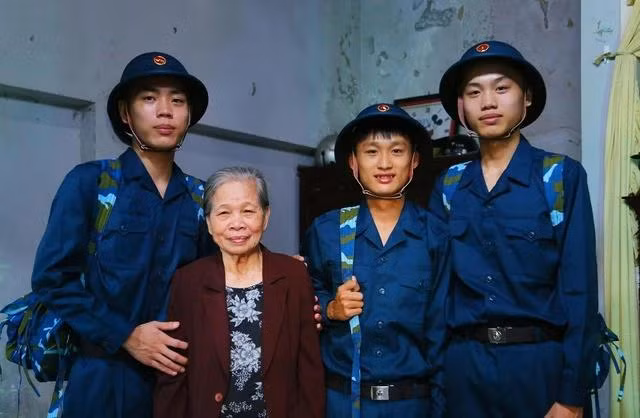 3 anh em ruột trong một gia đình ở TP.Đà Nẵng viết đơn tự nguyện xin nhập ngũ