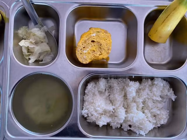 Suất ăn bán trú bị phụ huynh phản ánh dành cho người "giảm cân"