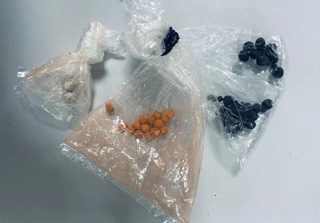 "Thuốc đẹn" dạng viên nén bệnh nhi đã uống và bị ngộ độc chì "Thuốc đẹn" dạng viên nén bệnh nhi đã uống và bị ngộ độc chì