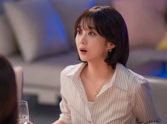 Jang Na Ra đẹp trẻ trung ở tuổi 43