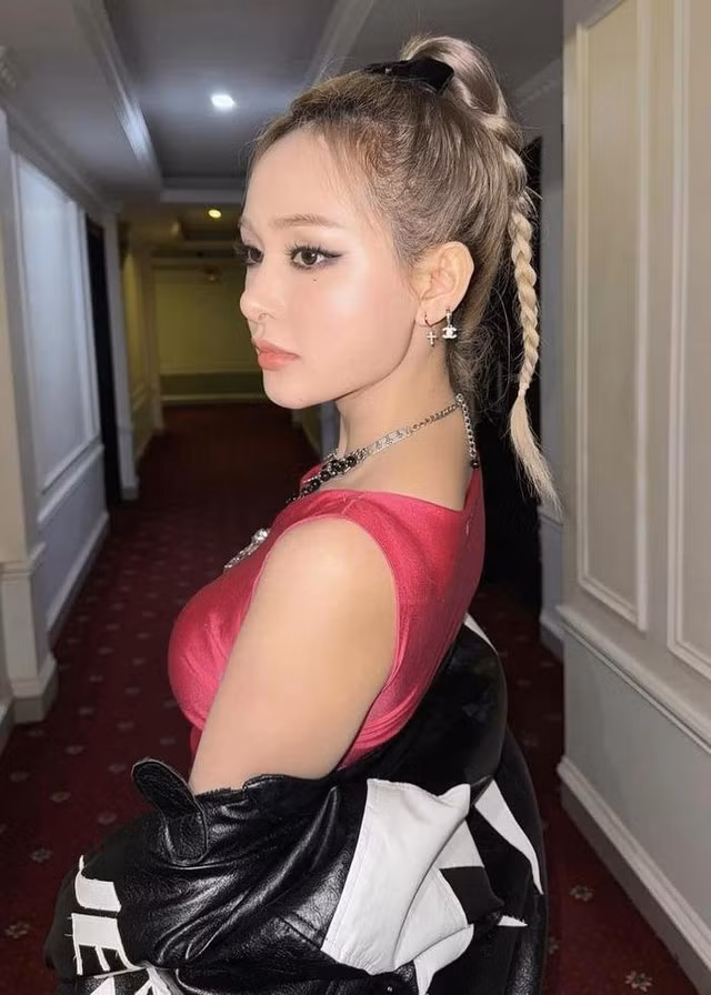 Hiền Hồ gây xôn xao khi nhắc đến tiền trên sóng livestream