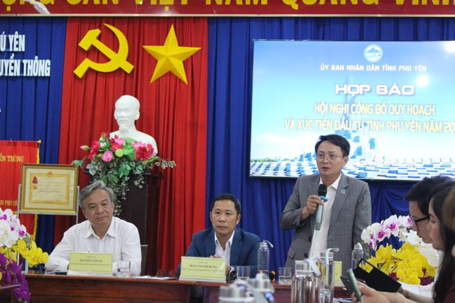 Lãnh đạo tỉnh Phú Yên thông tin về hội nghị công bố quy hoạch tỉnh thời kỳ 2021 - 2030, tầm nhìn đến năm 2050 và xúc tiến đầu tư vào tỉnh Phú Yên năm 2024. Lãnh đạo tỉnh Phú Yên thông tin về hội nghị công bố quy hoạch tỉnh thời kỳ 2021 - 2030, tầm nhìn đến năm 2050 và xúc tiến đầu tư vào tỉnh Phú Yên năm 2024.