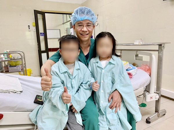 Cuộc gặp gỡ giữa hai anh em sau ca ghép tim và bác sĩ Phạm Tiến Quân. Cuộc gặp gỡ giữa hai anh em sau ca ghép tim và bác sĩ Phạm Tiến Quân.