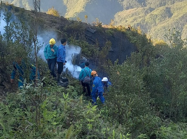 Đến thời điểm hiện tại, 2 điểm cháy đã được khống chế. Đến thời điểm hiện tại, 2 điểm cháy đã được khống chế.