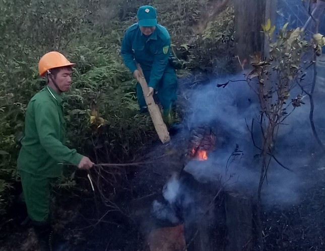 Hiện, công tác chữa cháy đang được các lực lượng chức năng khẩn trương tiến hành. Hiện, công tác chữa cháy đang được các lực lượng chức năng khẩn trương tiến hành.