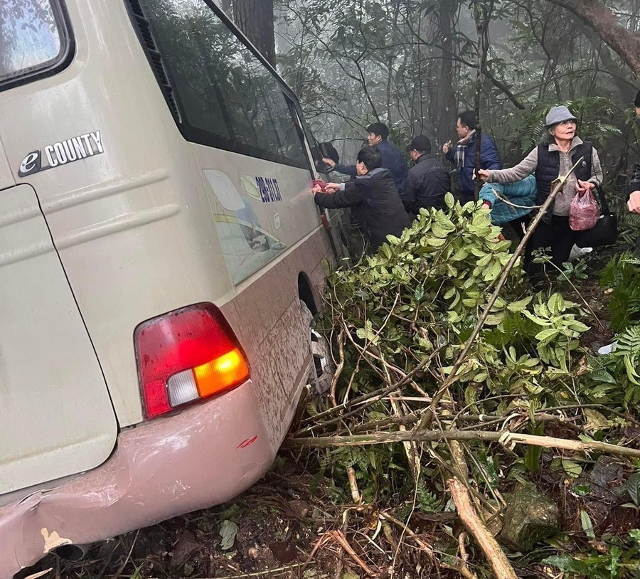 Hiện trường vụ tai nạn. Ảnh: TTXVN phát) Hiện trường vụ tai nạn. Ảnh: TTXVN phát)