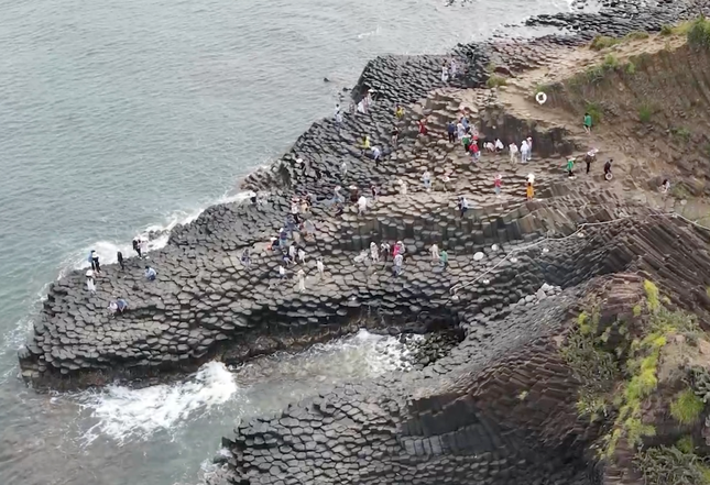 Ghềnh Đá Đĩa sẽ được xây dựng thành Công viên địa chất tỉnh Phú Yên. Ghềnh Đá Đĩa sẽ được xây dựng thành Công viên địa chất tỉnh Phú Yên.