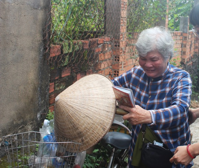 Người cao tuổi vẫn phải mưu sinh do không có lương hưu, trợ cấp Người cao tuổi vẫn phải mưu sinh do không có lương hưu, trợ cấp