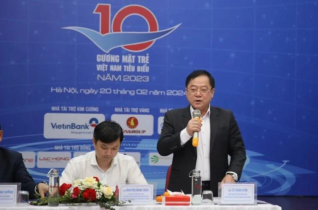 Ông Lê Xuân Sơn thông tin tại buổi họp báo