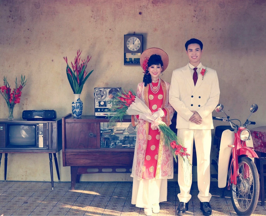 Mong muốn có một kỷ niệm trước khi &quot;về chung một nhà&quot;, Lê Đình Minh Ngọc và Anthony Huỳnh đã làm bộ ảnh cưới phong cách thời bao cấp