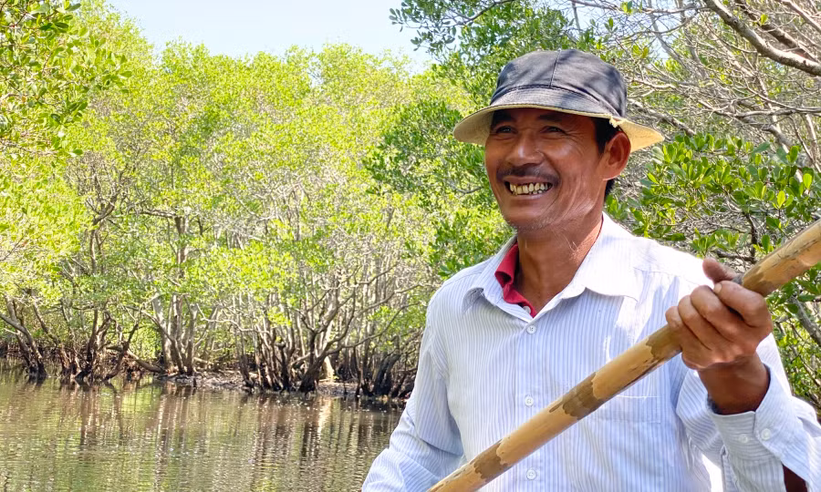 "Du khách đến Bàu Cá Cái không chỉ trong nước mà còn từ nước ngoài, như Ấn Độ, Indonesia...", ông Khương nói