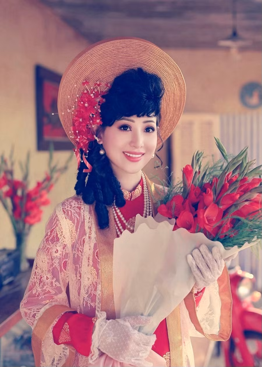 Ngọc cảm thấy khó nhất là phần tạo dáng làm sao để cho giống những cử chỉ, hành động của cô dâu thời xưa Ngọc cảm thấy khó nhất là phần tạo dáng làm sao để cho giống những cử chỉ, hành động của cô dâu thời xưa