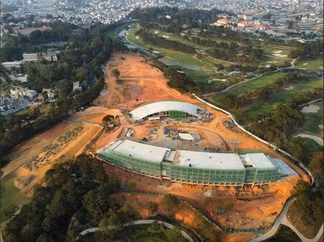 Công trình tòa nhà câu lạc bộ golf trong Đồi Cù, Đà Lạt