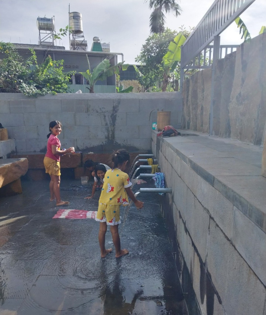 Giọt nước làng Pleiku Roh được đầu tư khá khang trang. Ảnh: Q.T Giọt nước làng Pleiku Roh được đầu tư khá khang trang. Ảnh: Q.T